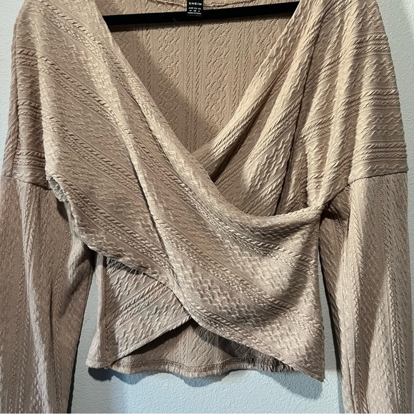 SHEIN- NEW Tan Neutral Cross Over Long Sleeve Blouse Top Size M - Picture 3 of 4